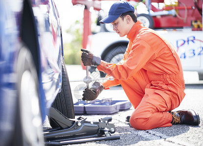 車輛拋錨之后 一份你未必用得上、但該知道的救援指南
